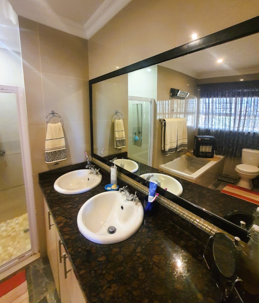5 Bedroom Property for Sale in Rietfontein A H North West